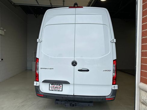 Used 2024 Mercedes-Benz Sprinter 2500 image 6