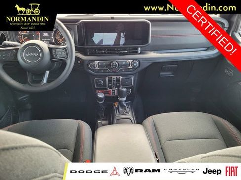 Certified 2025 Jeep Wrangler Unlimited Rubicon w/ Convenience Group AWD/4WD image 6
