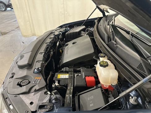 Used 2023 Chevrolet Traverse LT image 39