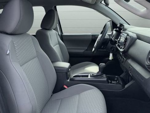 Used 2022 Toyota Tacoma SR AWD/4WD image 23