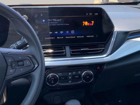 Used 2025 Chevrolet Trax LT FWD image 6