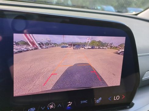 Used 2025 Chevrolet Traverse LT image 21