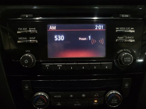 Used 2016 Nissan Rogue SV image 25