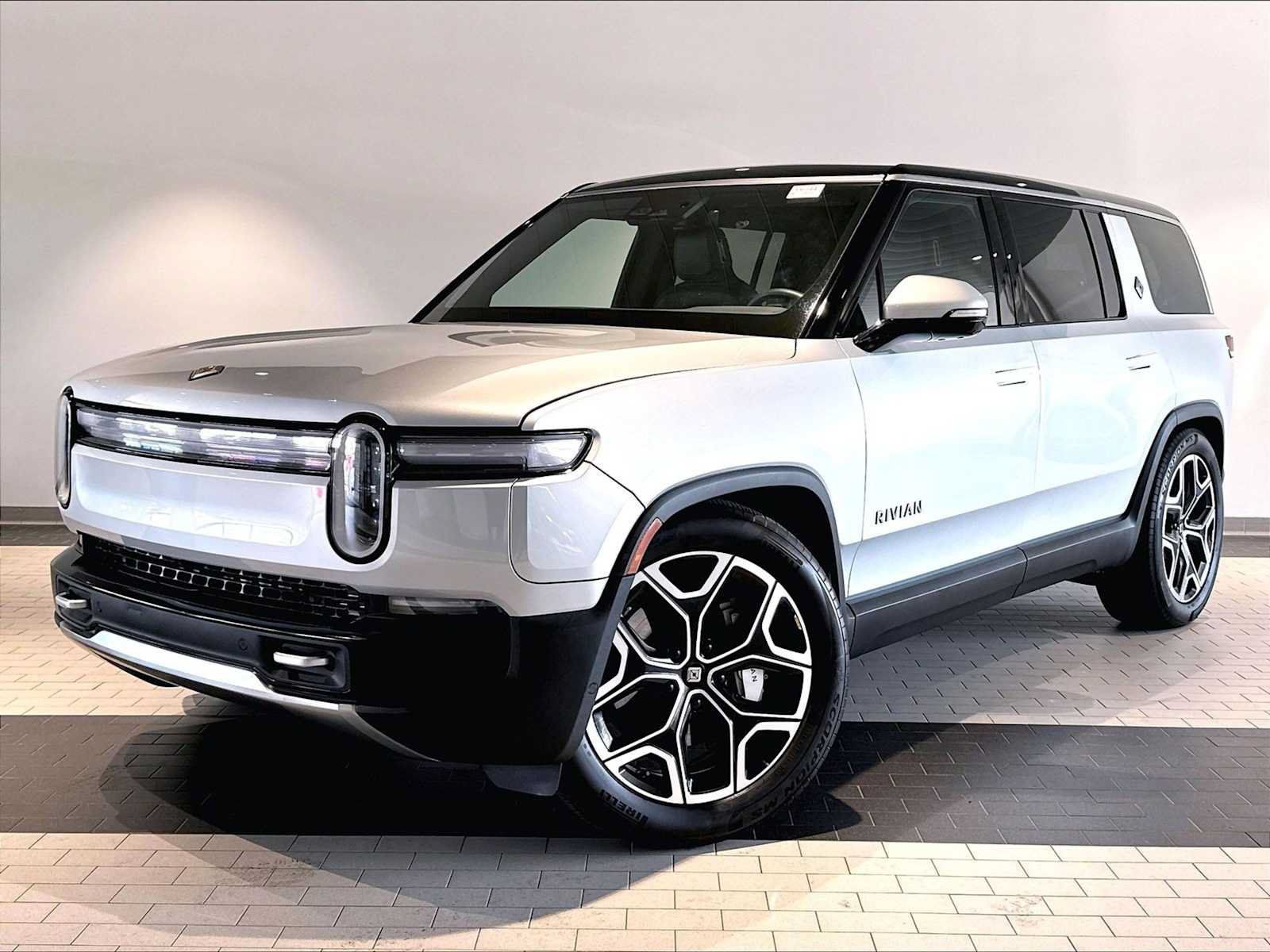 Used 2025 Rivian R1S Adventure Dual AWD/4WD image 1
