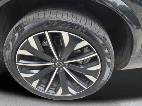 Used 2025 Volvo XC90 B6 Plus AWD/4WD image 25