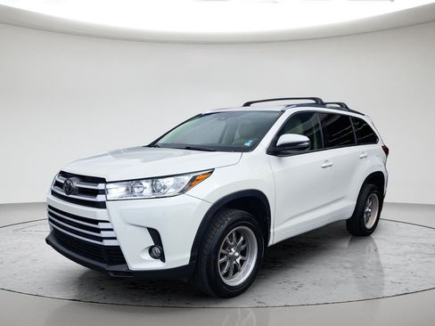 Used 2017 Toyota Highlander XLE AWD/4WD image 7