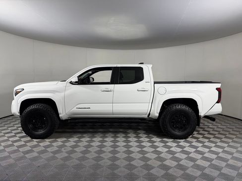 Used 2026 Toyota Tacoma SR5 AWD/4WD image 11
