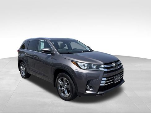 Used 2019 Toyota Highlander Limited Platinum w/ Carpet Mat Package (TMS) AWD/4WD image 3