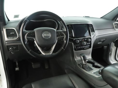 Used 2019 Jeep Grand Cherokee Limited AWD/4WD image 2