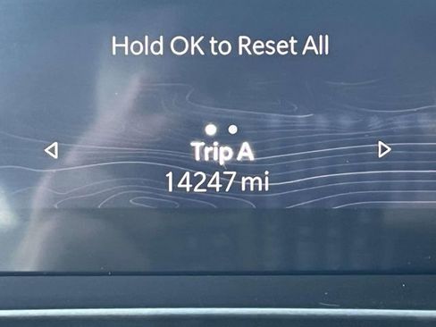 Used 2023 Jeep Grand Cherokee Limited w/ Black Appearance Package image 27