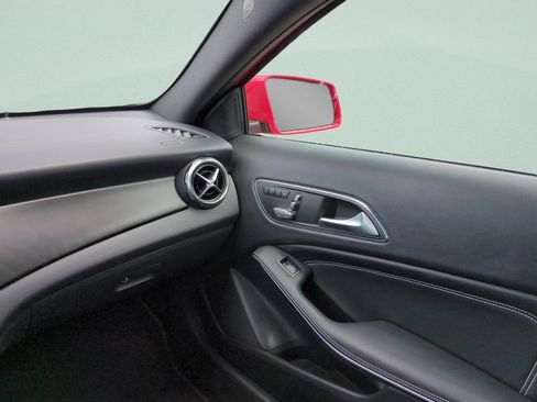 Used 2019 Mercedes-Benz GLA 250 image 14