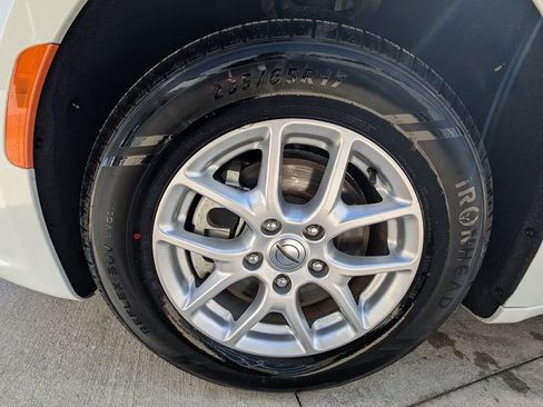 Used 2024 Chrysler Pacifica Touring-L image 43