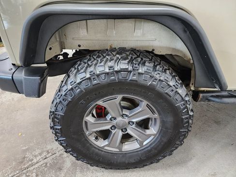 Used 2017 Jeep Wrangler Rubicon AWD/4WD image 31