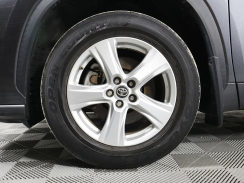 Used 2020 Toyota Highlander LE AWD/4WD image 9