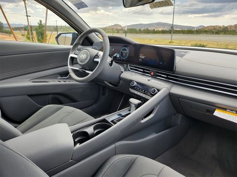 New 2025 Hyundai Elantra SEL image 22