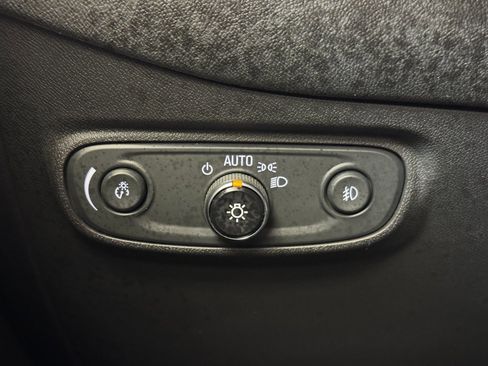 Used 2020 Chevrolet Equinox Premier image 31