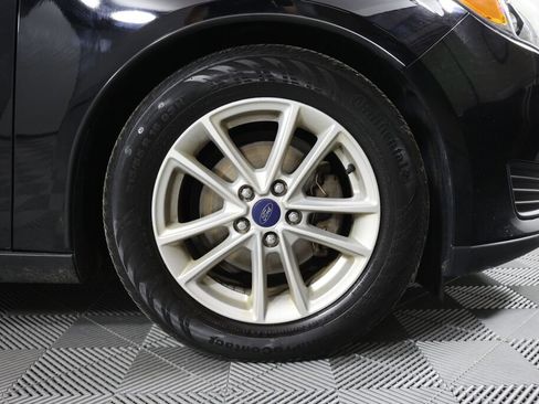 Used 2017 Ford Focus SE FWD image 6