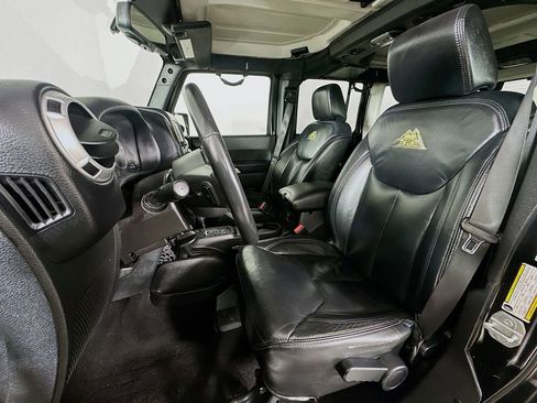 Used 2016 Jeep Wrangler Unlimited Sahara w/ Connectivity Group image 24