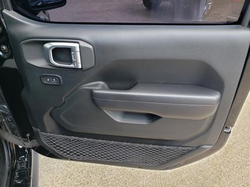 Used 2019 Jeep Wrangler Unlimited Rubicon image 31