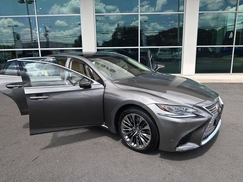 Used 2018 Lexus LS 500 AWD w/ Luxury Package image 32