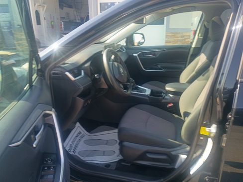 Used 2019 Toyota RAV4 XLE AWD/4WD image 10