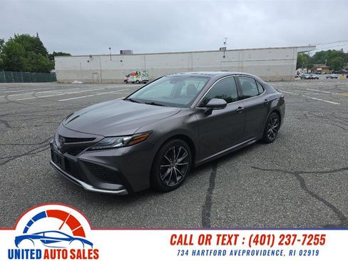 Used 2022 Toyota Camry XSE image 1