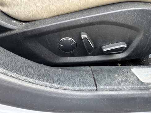 Used 2018 Ford Fusion Energi Titanium FWD image 17