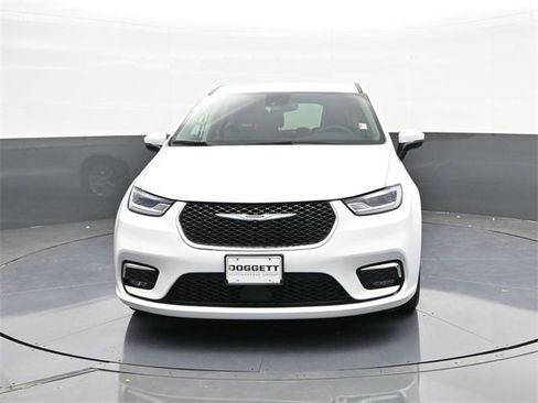 Used 2023 Chrysler Pacifica Touring-L image 29