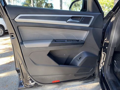 Used 2021 Volkswagen Atlas Cross Sport SEL image 18