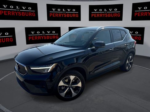 Used 2024 Volvo XC40 B5 Plus image 1
