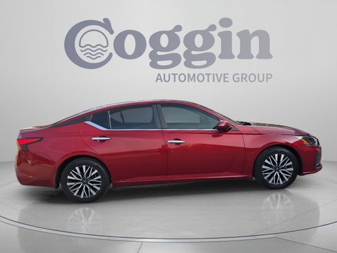 Used 2023 Nissan Altima 2.5 SV FWD image 6