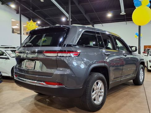 Used 2023 Jeep Grand Cherokee Laredo w/ Luxury Tech Group I AWD/4WD image 6
