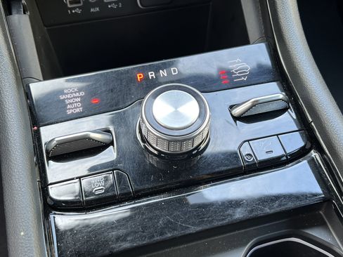 Used 2023 Jeep Grand Cherokee Overland AWD/4WD image 33