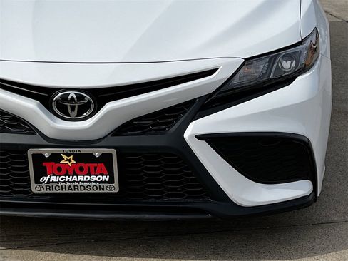 Used 2021 Toyota Camry SE w/ Cold Weather Package image 8