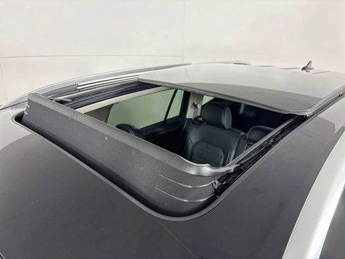 Certified 2024 Volkswagen Atlas SEL AWD/4WD image 25