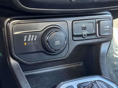 Used 2021 Jeep Renegade Latitude w/ Sun & Sound Group image 27