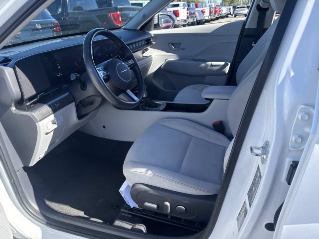 Used 2025 Hyundai Kona SEL FWD image 17