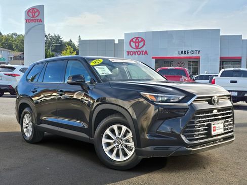 Certified 2025 Toyota Grand Highlander XLE image 1
