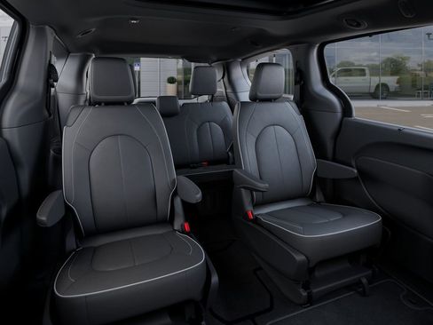 New 2026 Chrysler Pacifica Limited w/ S Appearance Package AWD/4WD image 15