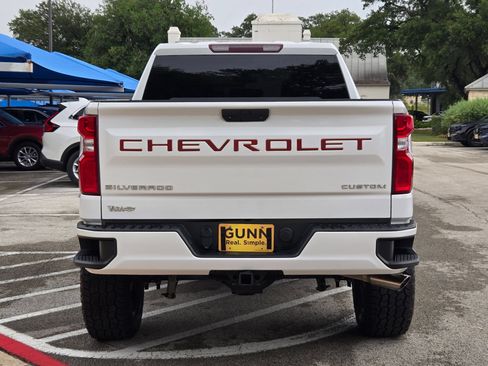 Used 2020 Chevrolet Silverado 1500 Custom w/ Custom Value Package RWD image 4