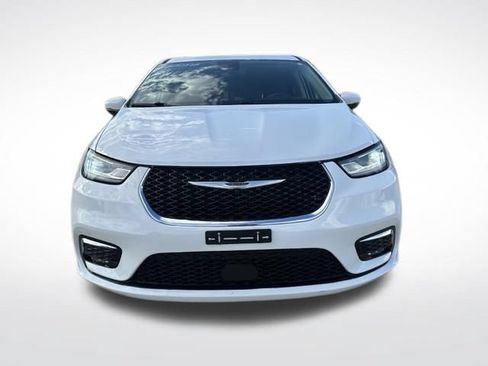 Used 2023 Chrysler Pacifica Touring-L FWD image 12