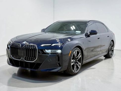 Used 2025 BMW 760i xDrive AWD/4WD image 9
