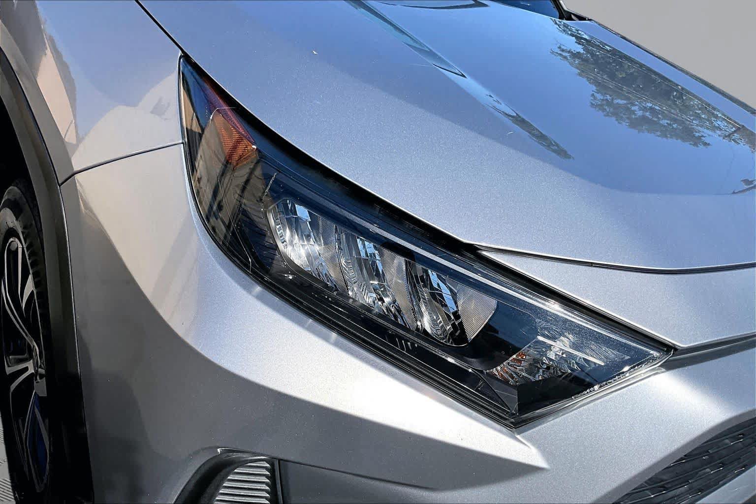 Used 2020 Toyota RAV4 LE FWD image 28