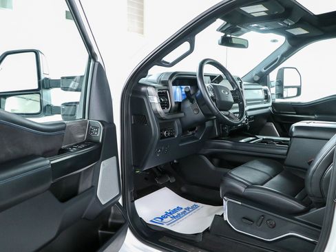 Used 2025 Ford F450 Platinum w/ FX4 Off-Road Package AWD/4WD image 3
