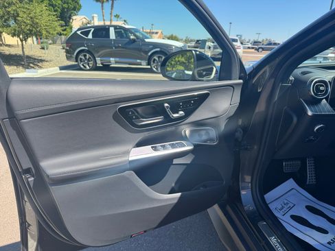 Used 2024 Mercedes-Benz GLC 300 4MATIC image 13