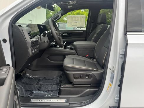New 2026 Chevrolet Suburban Premier w/ Sun And Tow Package AWD/4WD image 9