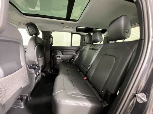 Used 2025 Land Rover Defender 110 X-Dynamic SE image 5