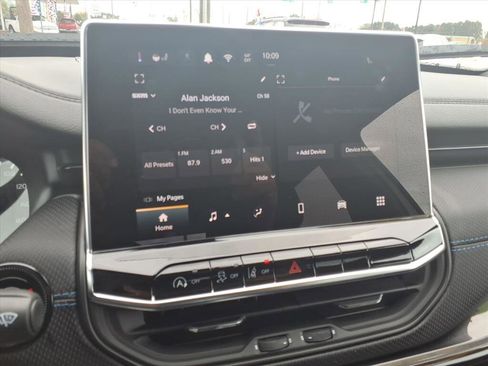 New 2026 Jeep Compass Latitude AWD/4WD image 18