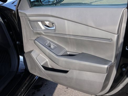 Certified 2025 Honda Accord EX-L image 11