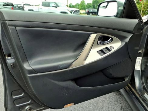 Used 2011 Toyota Camry SE w/ Sport Leather Pkg FWD image 16